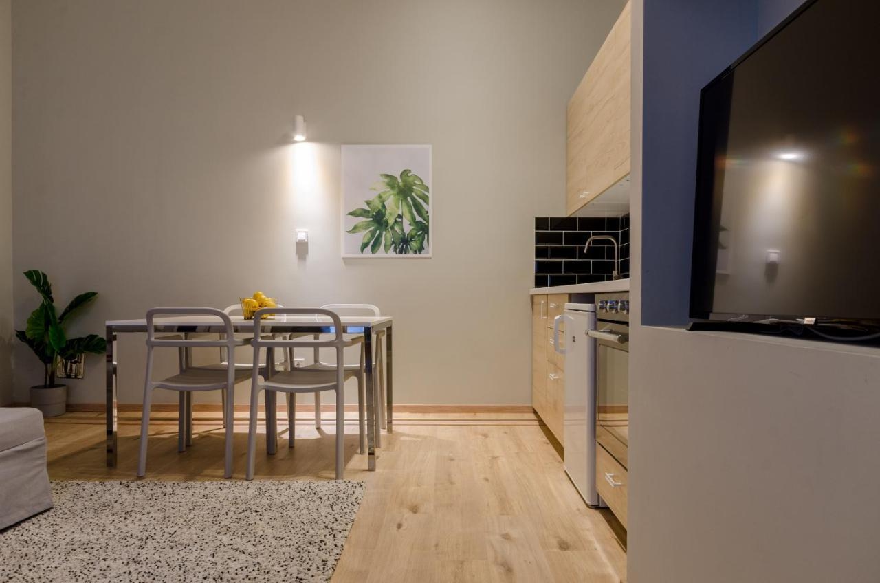 Deluxe In Party District. Ak2b Apartman